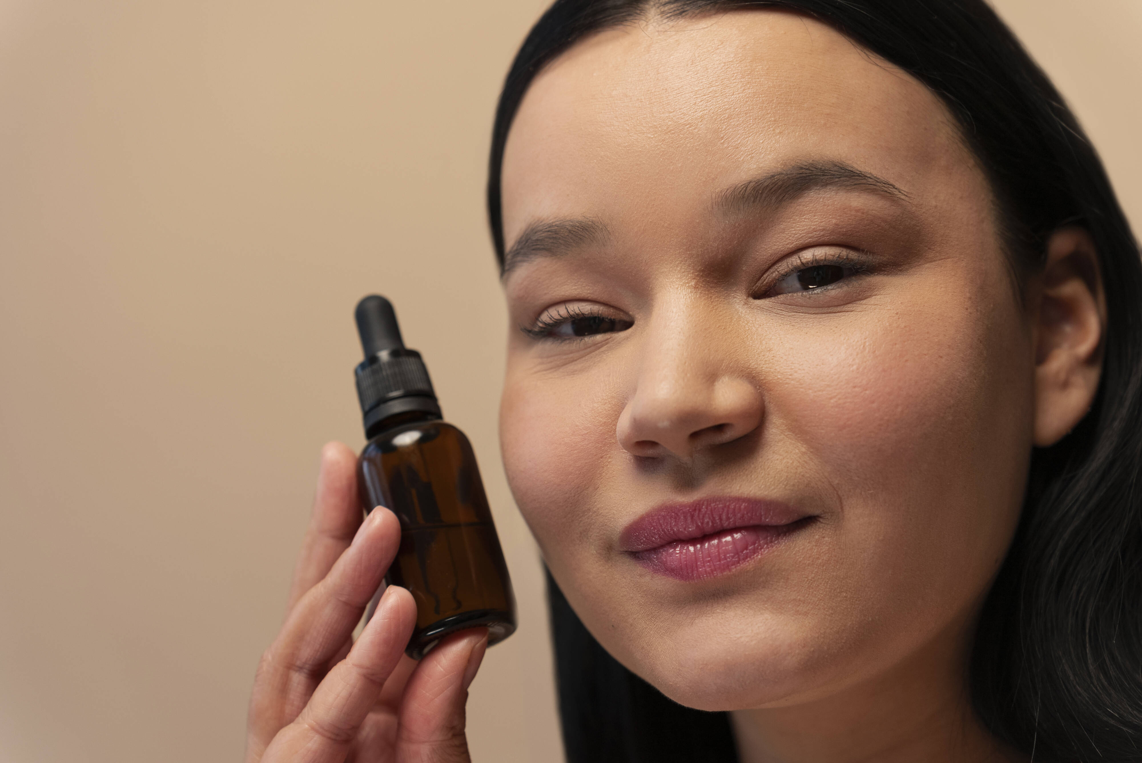 6 Retinol Alternatives that Work According to Skin Experts