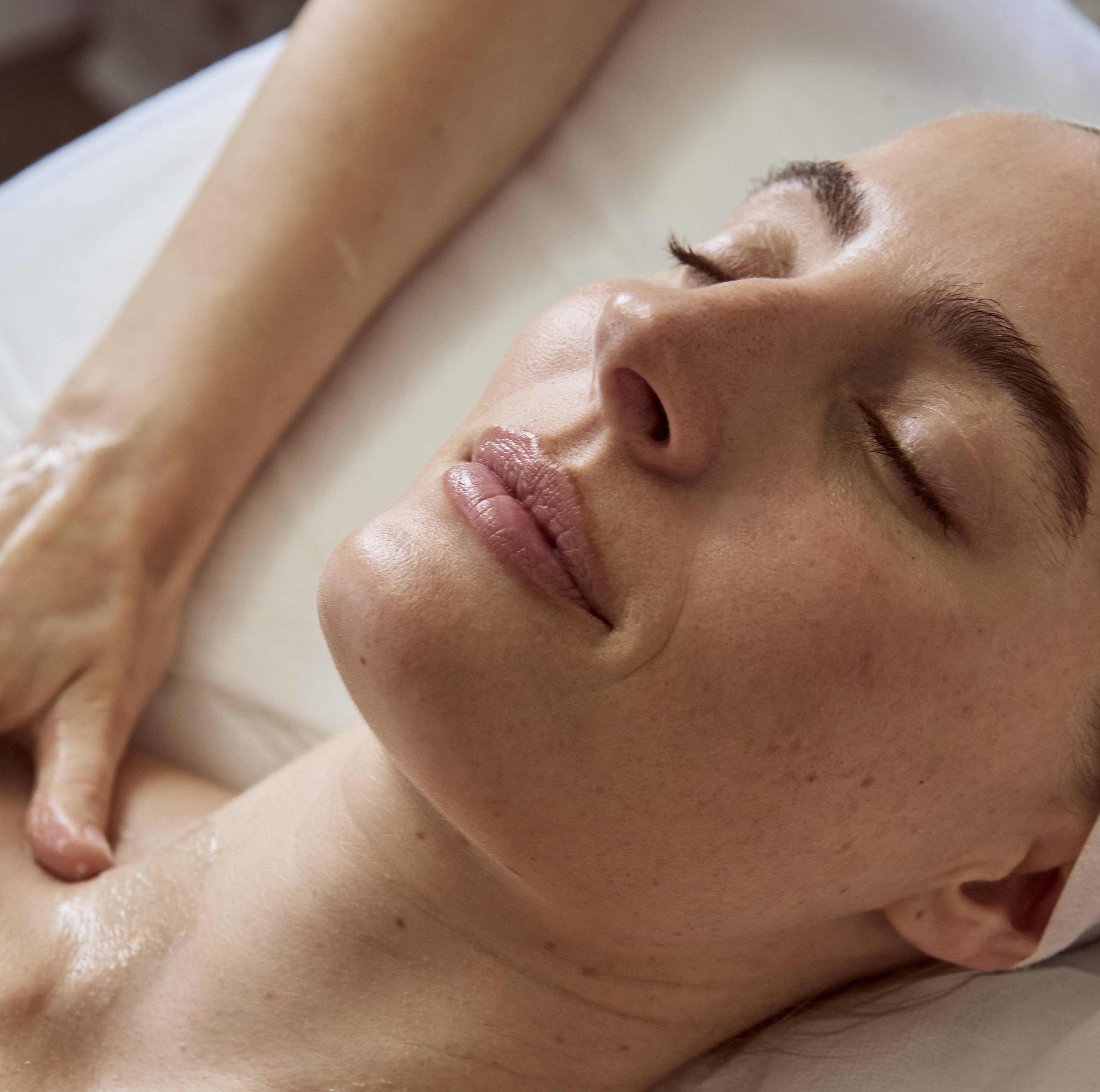 microneedling_8d13e79d-a399-408f-9d84-59bd34e5f476.jpg